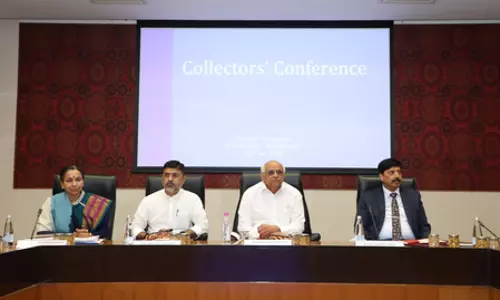 गुजरात: सीएम ने कलेक्टरों को निडरता से काम करने के लिए प्रोत्साहित किया