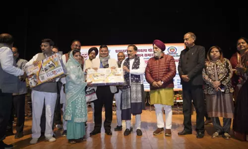 प्रधानमंत्री उज्ज्वला योजना : एमसीडी के 251 कर्मचारियों को मिले फ्री एलपीजी स्टोव-सिलेंडर