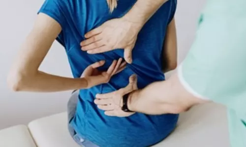 लंबे समय तक बैठने से पीठ दर्द और अकड़न की समस्या? छोटा ब्रेक देगा बड़ी राहत लंबे समय तक बैठने से पीठ दर्द और अकड़न की समस्या? छोटा ब्रेक देगा बड़ी राहत