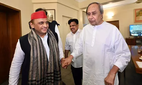 अखिलेश यादव ने बीजेडी अध्यक्ष नवीन पटनायक से की मुलाकात अखिलेश यादव ने बीजेडी अध्यक्ष नवीन पटनायक से की मुलाकात