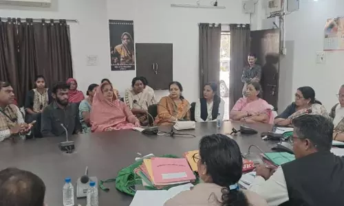 राज्य महिला आयोग की जनसुनवाई, महिला उत्पीड़न के 35 प्रकरणों पर सुनवाई, पति-पत्नी विवाद सुलझाया राज्य महिला आयोग की जनसुनवाई, महिला उत्पीड़न के 35 प्रकरणों पर सुनवाई, पति-पत्नी विवाद सुलझाया