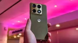 Motorola Signature: लॉन्च डेट कंफर्म, प्रीमियम फीचर्स के साथ आते ही छा जाएगा ये फोन Motorola Signature: लॉन्च डेट कंफर्म, प्रीमियम फीचर्स के साथ आते ही छा जाएगा ये फोन