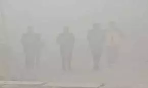 Haryana Weather : कई जिलों में घना कोहरा, बारिश की संभावना Haryana Weather : कई जिलों में घना कोहरा, बारिश की संभावना