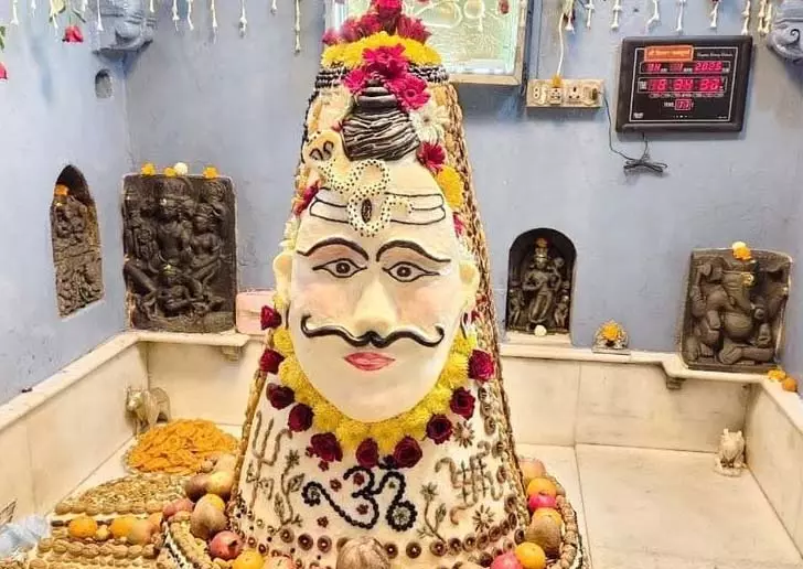 Baijnath मंदिर में 10 पुजारी मक्खन से पवित्र धूप तैयार करते हैं Baijnath मंदिर में 10 पुजारी मक्खन से पवित्र धूप तैयार करते हैं