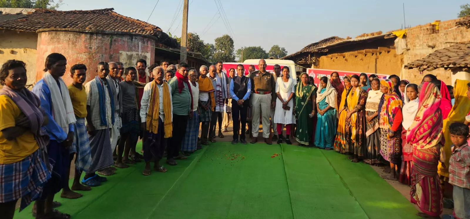 पुलिस का जन जागरूकता अभियान जारी, कोयलारडीह में लगी जन चौपाल पुलिस का जन जागरूकता अभियान जारी, कोयलारडीह में लगी जन चौपाल