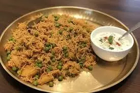 Aloo Matar Pulao : लंच और डिनर में बनाएं आलू मटर पुलाव Aloo Matar Pulao : लंच और डिनर में बनाएं आलू मटर पुलाव