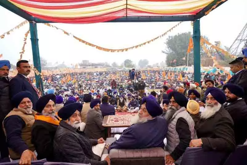 शिअद प्रमुख सुखबीर बादल ने CM Bhagwantb Mann पर ‘पवित्र ग्रंथ की बेअदबी’ का आरोप लगाया शिअद प्रमुख सुखबीर बादल ने CM Bhagwantb Mann पर ‘पवित्र ग्रंथ की बेअदबी’ का आरोप लगाया
