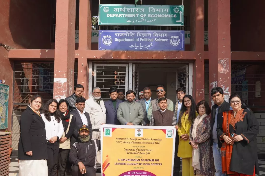 VC Mazhar Asif: हिंदी और भारतीय भाषाएँ उपनिवेशवाद से लड़ने में अहम VC Mazhar Asif: हिंदी और भारतीय भाषाएँ उपनिवेशवाद से लड़ने में अहम