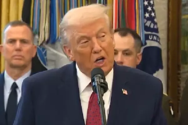 Trump ने ईरान पर ऑप्शन खुले रखे, घरेलू विरोध प्रदर्शनों पर बहस बढ़ी Trump ने ईरान पर ऑप्शन खुले रखे, घरेलू विरोध प्रदर्शनों पर बहस बढ़ी