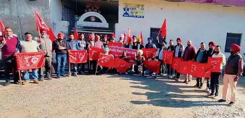 Jalandhar: टीचर्स ने एजुकेशन विंग इंचार्ज की नियुक्ति को AAP का दखल बताया Jalandhar: टीचर्स ने एजुकेशन विंग इंचार्ज की नियुक्ति को AAP का दखल बताया