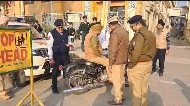 Ludhiana: सड़क सुरक्षा के और उपाय लागू किए गए Ludhiana: सड़क सुरक्षा के और उपाय लागू किए गए