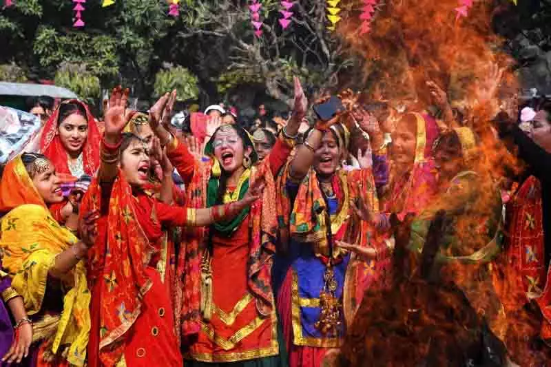 लड़कियों को बराबर मौके देना हमारा फ़र्ज़ है: Ludhiana Admin लड़कियों को बराबर मौके देना हमारा फ़र्ज़ है: Ludhiana Admin