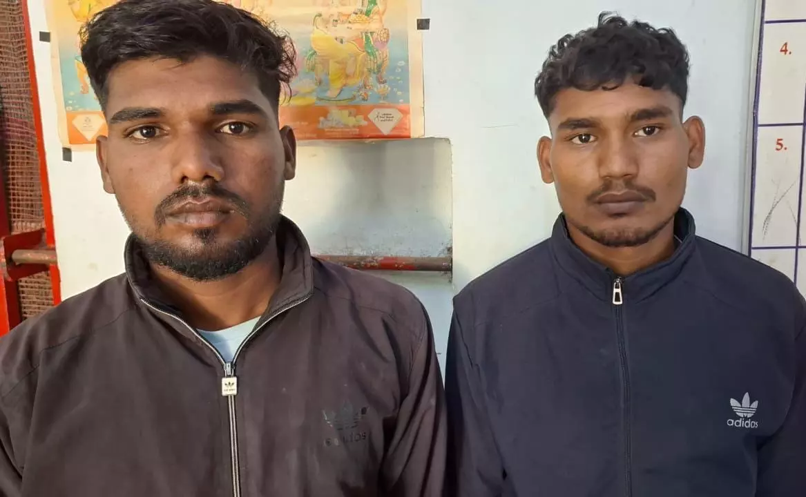 छोटा हाथी वाहन से शराब जब्त, दो युवक गिरफ्तार छोटा हाथी वाहन से शराब जब्त, दो युवक गिरफ्तार