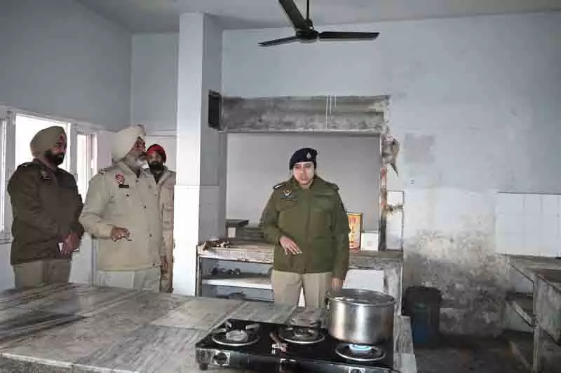 Khanna Police ने ड्यूटी प्रोटोकॉल का सही तरीके से पालन कराने के लिए अभियान शुरू किया Khanna Police ने ड्यूटी प्रोटोकॉल का सही तरीके से पालन कराने के लिए अभियान शुरू किया