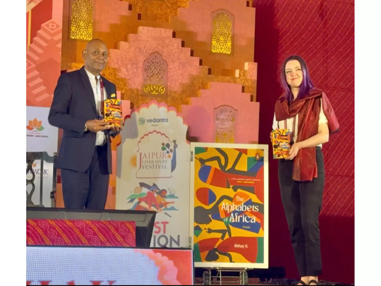 कवि-राजनयिक अभय के ने Jaipur Literature Festival में द अल्फाबेट्स ऑफ अफ्रीका का किया विमोचन कवि-राजनयिक अभय के ने Jaipur Literature Festival में द अल्फाबेट्स ऑफ अफ्रीका का किया विमोचन
