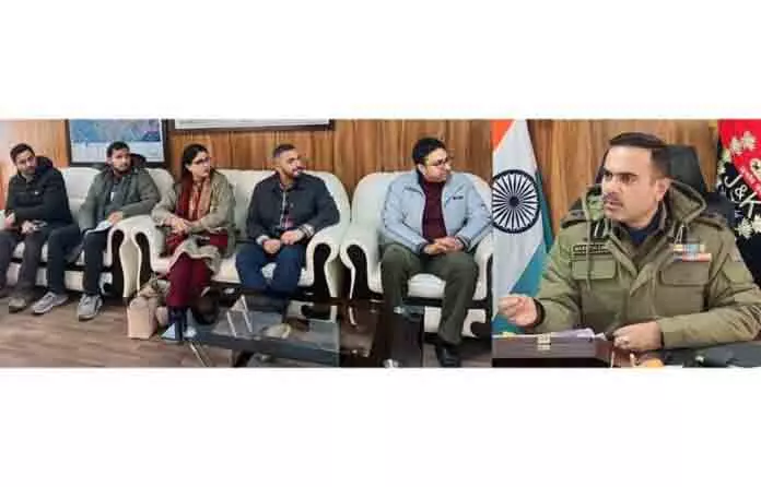 SSP किश्तवाड़ ने साइबर क्राइम से निपटने के लिए बैंक BMs के साथ मीटिंग की अध्यक्षता की SSP किश्तवाड़ ने साइबर क्राइम से निपटने के लिए बैंक BMs के साथ मीटिंग की अध्यक्षता की