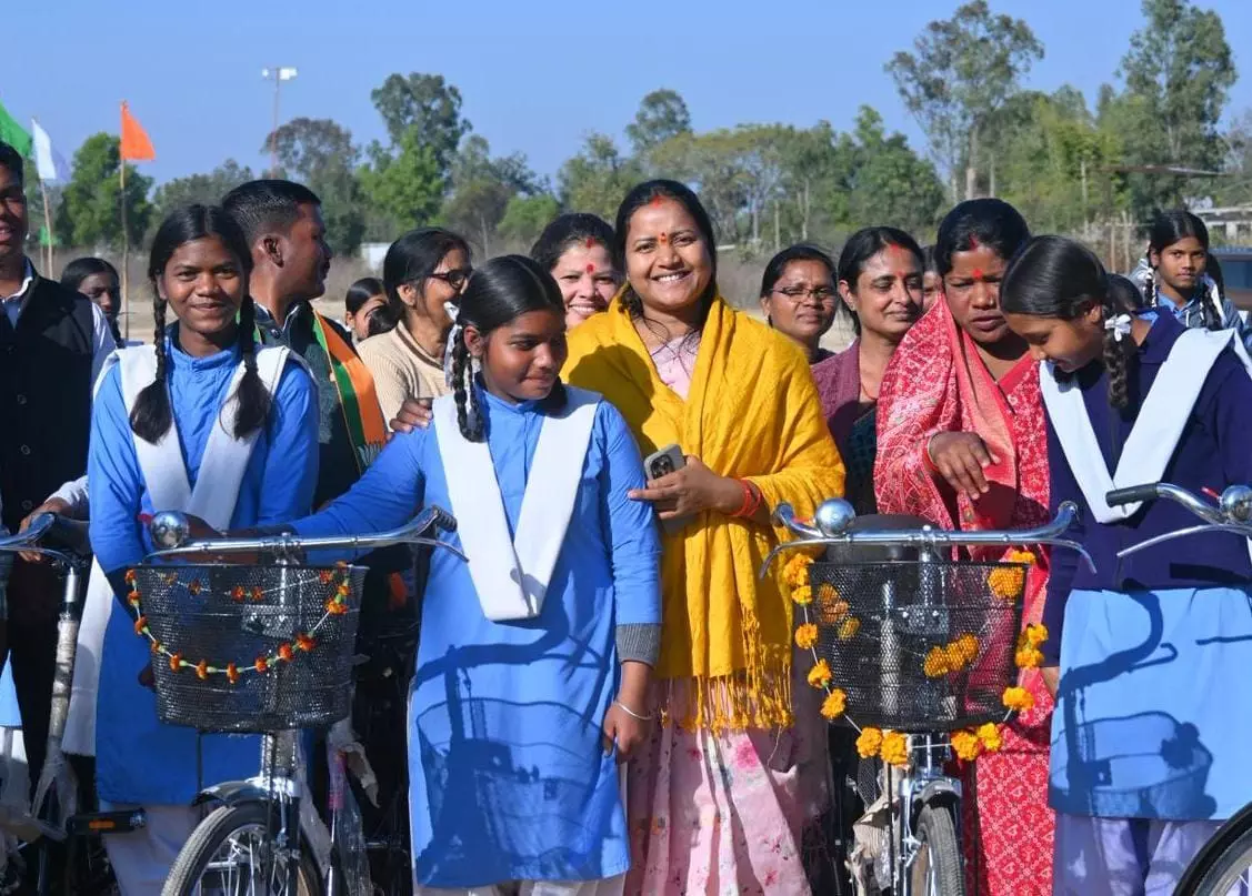 सरस्वती साइकिल योजना से बालिकाओं को मिला शिक्षा का संबल सरस्वती साइकिल योजना से बालिकाओं को मिला शिक्षा का संबल