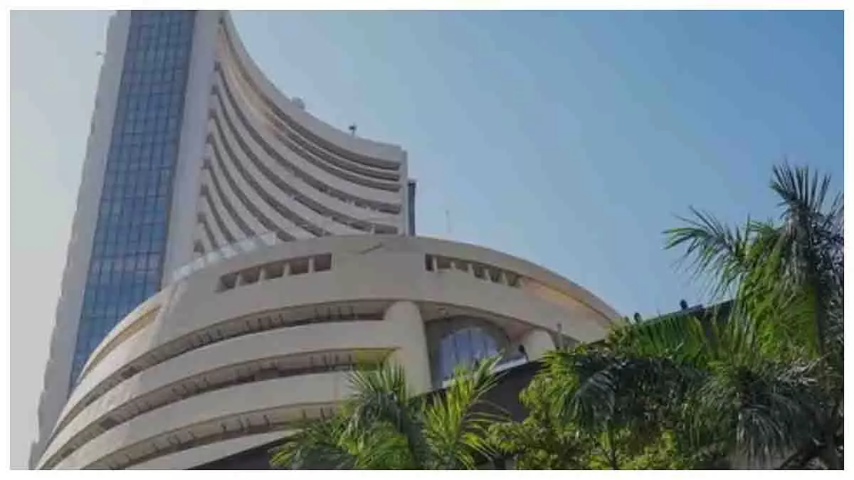 छुट्टी के बाद बाजार में तेजी, इंफोसिस में उछाल से सेंसेक्स और निफ्टी बढ़े छुट्टी के बाद बाजार में तेजी, इंफोसिस में उछाल से सेंसेक्स और निफ्टी बढ़े