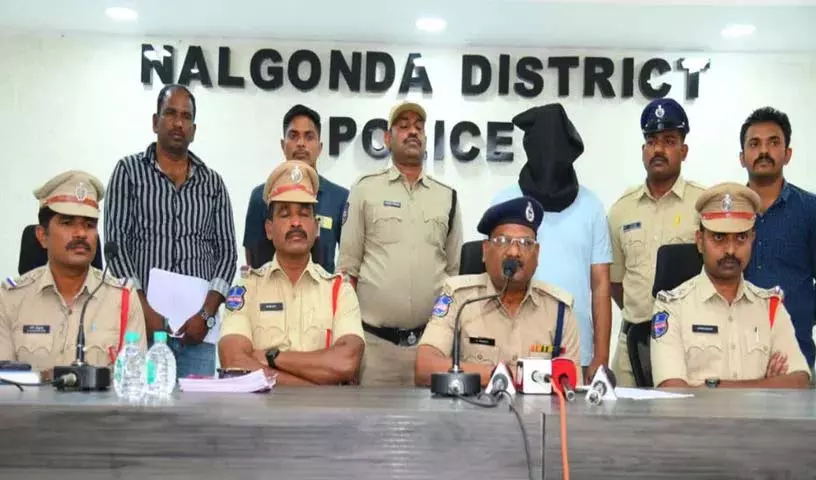 विदेश में पढ़ाई और नौकरी के नाम पर fraud करने वाला आदमी गिरफ्तार विदेश में पढ़ाई और नौकरी के नाम पर fraud करने वाला आदमी गिरफ्तार
