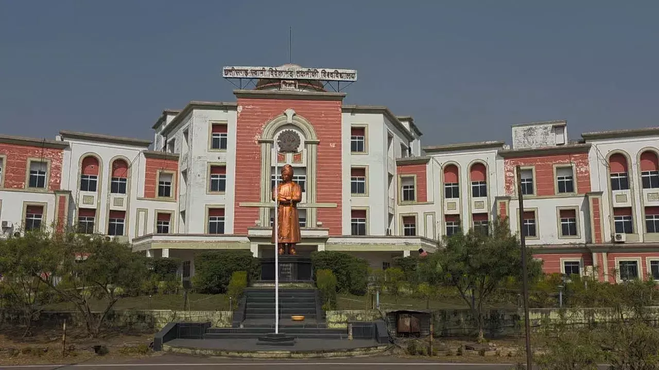 भिलाई के विश्वविद्यालय में वित्तीय घोटाला, फीस की राशि का गबन भिलाई के विश्वविद्यालय में वित्तीय घोटाला, फीस की राशि का गबन