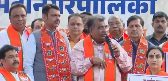 45 साल में पहली बार मुंबई में बीजेपी की मेयर, सीएम देवेंद्र फडणवीस मिले नवनिर्चाचित पार्षदों से 45 साल में पहली बार मुंबई में बीजेपी की मेयर, सीएम देवेंद्र फडणवीस मिले नवनिर्चाचित पार्षदों से