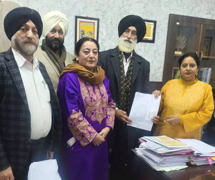 GTB Nagar के निवासियों ने H&UDD के कमिश्नर/सचिव से मुलाकात की GTB Nagar के निवासियों ने H&UDD के कमिश्नर/सचिव से मुलाकात की
