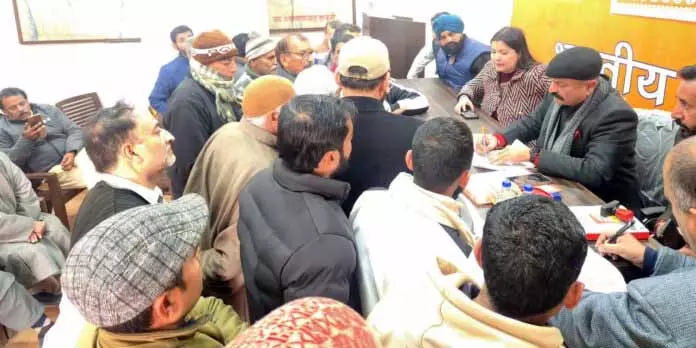 Yudhvir Sethi ने जनता की शिकायतों को दूर करने के लिए जनता दरबार लगाया Yudhvir Sethi ने जनता की शिकायतों को दूर करने के लिए जनता दरबार लगाया