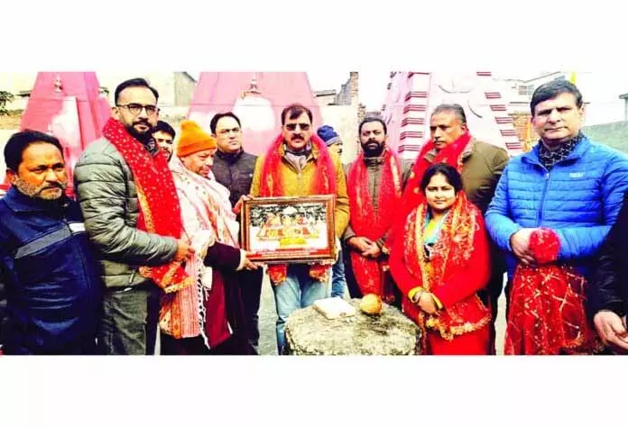 Arvind ने काली माता मंदिर में कम्युनिटी हॉल का उद्घाटन किया Arvind ने काली माता मंदिर में कम्युनिटी हॉल का उद्घाटन किया