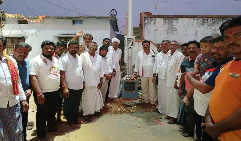 Epalapaya Thanda में हाई मास्ट लाइट का उद्घाटन, संक्रांति युवा महोत्सव का आयोजन Epalapaya Thanda में हाई मास्ट लाइट का उद्घाटन, संक्रांति युवा महोत्सव का आयोजन