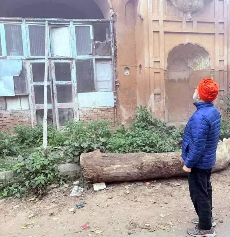 BJP नेता तरनजीत सिंह संधू ने अमृतसर के राम बाग के खराब रखरखाव पर चिंता जताई BJP नेता तरनजीत सिंह संधू ने अमृतसर के राम बाग के खराब रखरखाव पर चिंता जताई