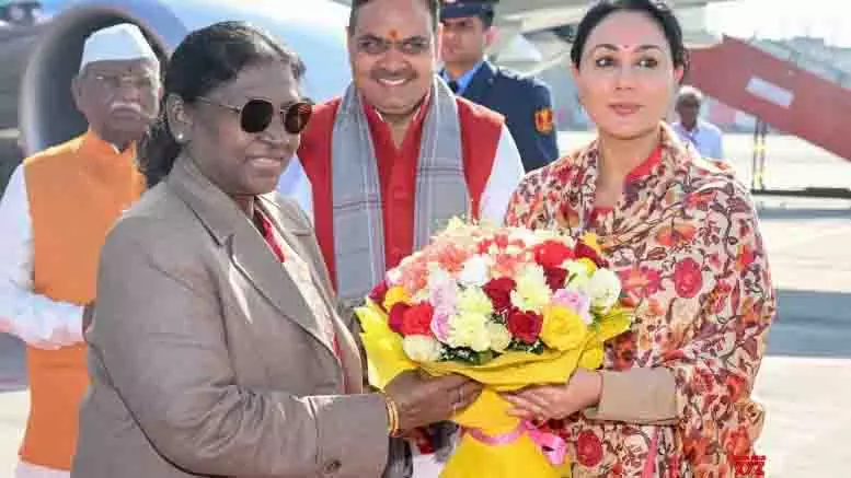 एक दिवसीय Jaipur यात्रा पर राष्ट्रपति मुर्मू, हनुमान महायज्ञ में की शिरकत एक दिवसीय Jaipur यात्रा पर राष्ट्रपति मुर्मू, हनुमान महायज्ञ में की शिरकत