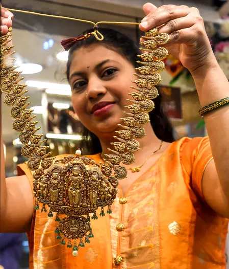 सोने की कीमतों में मामूली राहत, चांदी ने फिर बनाया नया ऑल-टाइम हाई सोने की कीमतों में मामूली राहत, चांदी ने फिर बनाया नया ऑल-टाइम हाई