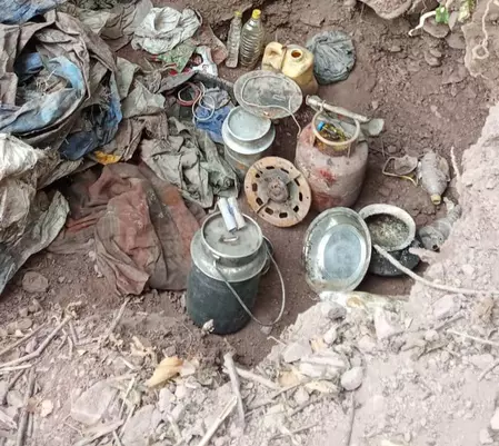 जम्मू-कश्मीर: कठुआ पुलिस ने संयुक्त अभियान में तीन आतंकी ठिकानों का भंडाफोड़ किया जम्मू-कश्मीर: कठुआ पुलिस ने संयुक्त अभियान में तीन आतंकी ठिकानों का भंडाफोड़ किया