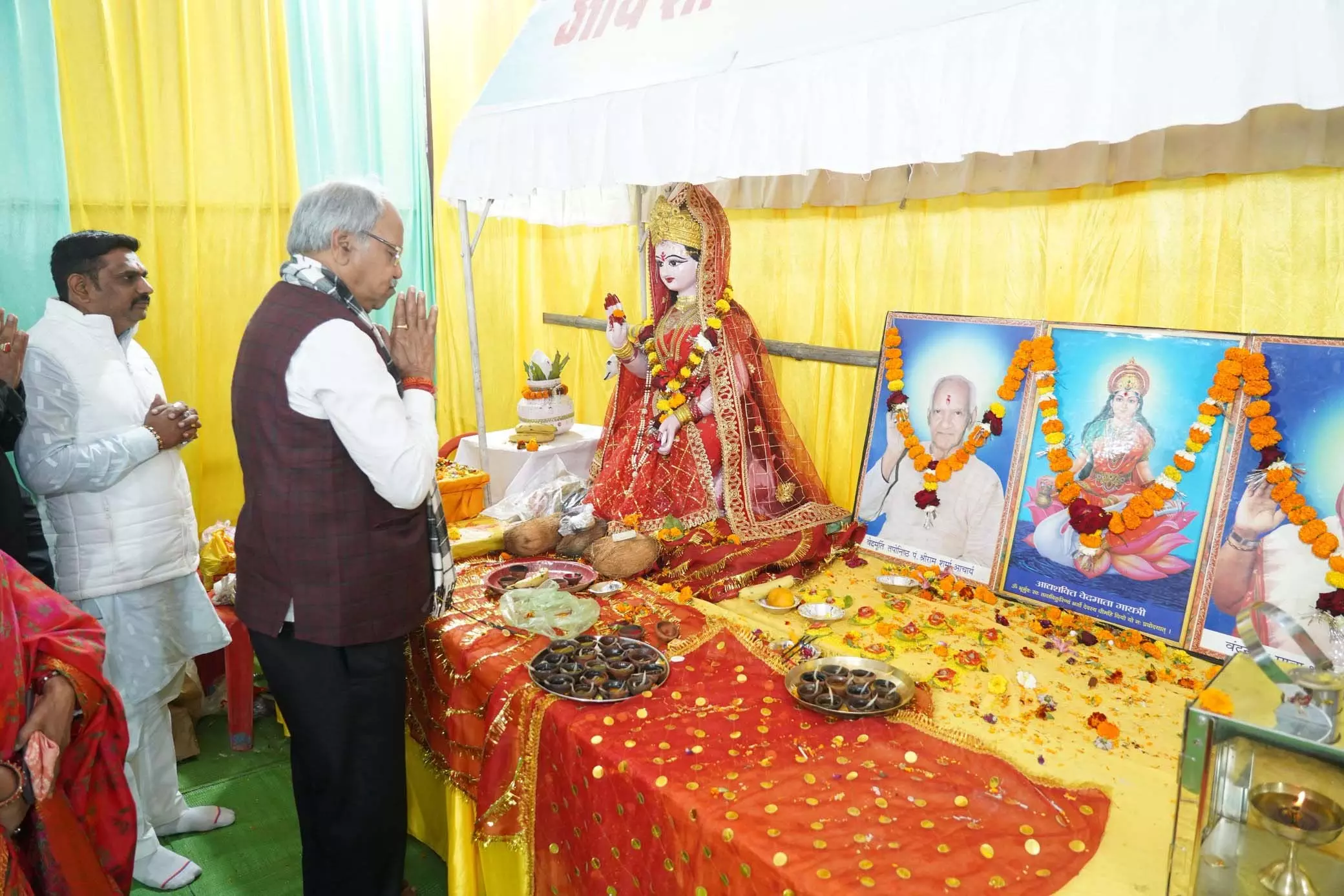 बृजमोहन अग्रवाल गायत्री परिवार के 9 कुण्डीय महायज्ञ एवं दीप यज्ञ में हुए शामिल बृजमोहन अग्रवाल गायत्री परिवार के 9 कुण्डीय महायज्ञ एवं दीप यज्ञ में हुए शामिल