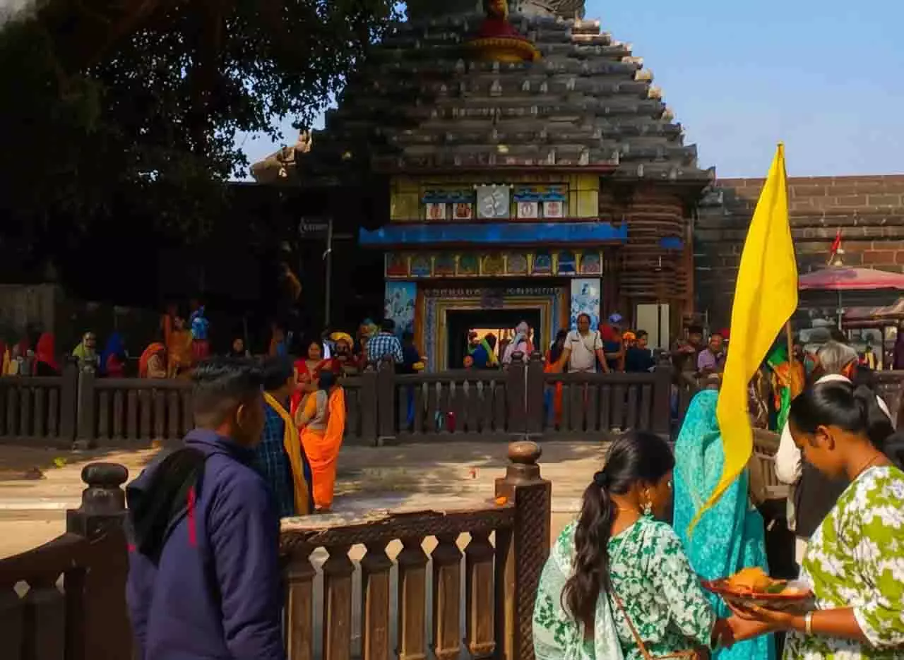 Bhubaneswar मंदिर विवाद: कार्यकारी अधिकारी के खिलाफ उठी शिकायत Bhubaneswar मंदिर विवाद: कार्यकारी अधिकारी के खिलाफ उठी शिकायत