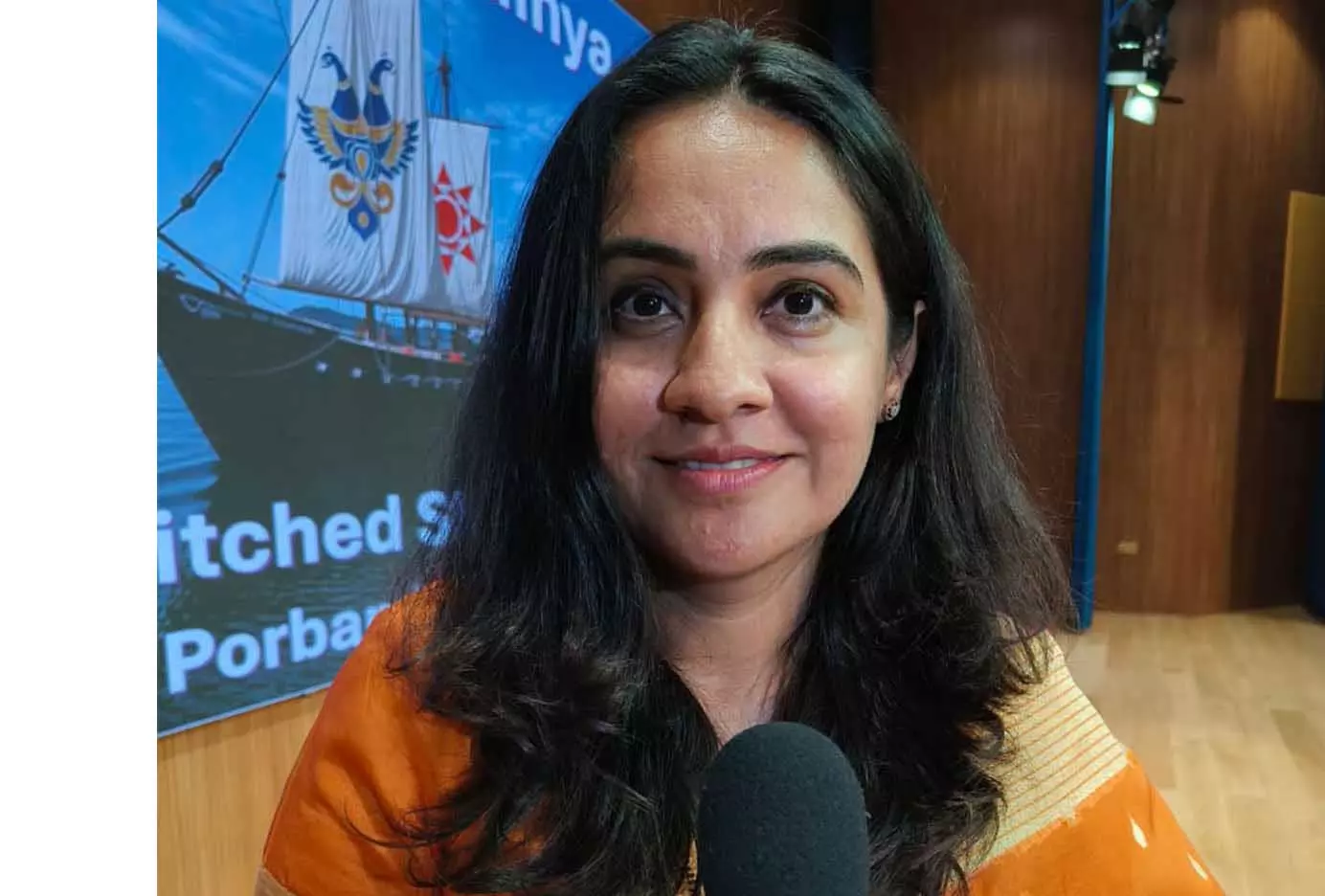 ओमान में भारतीय दूतावास के उप मिशन प्रमुख ने कहा कि INSV कौंडिन्या 5,000 वर्षों के इतिहास का प्रतीक ओमान में भारतीय दूतावास के उप मिशन प्रमुख ने कहा कि INSV कौंडिन्या 5,000 वर्षों के इतिहास का प्रतीक
