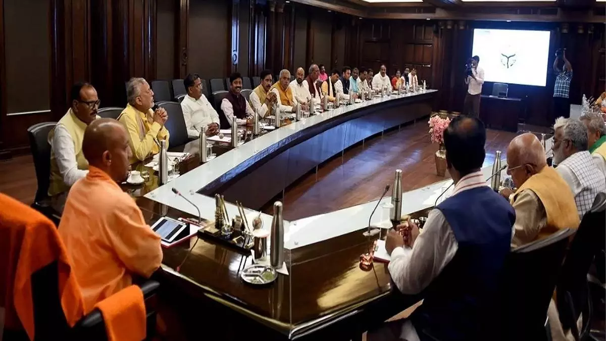Lucknow: योगी सरकार में मंत्रियों की कटाई-छंटाई की अटकलें Lucknow: योगी सरकार में मंत्रियों की कटाई-छंटाई की अटकलें