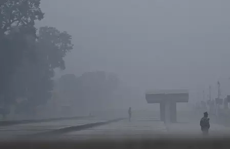 दिल्ली में वायु गुणवत्ता में गिरावट, सीएक्यूएम ने ग्रैप-3 लागू किया दिल्ली में वायु गुणवत्ता में गिरावट, सीएक्यूएम ने ग्रैप-3 लागू किया