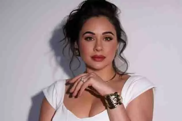 Punjabi एक्ट्रेस मैंडी तखर ने पति से आपसी तलाक के लिए अर्जी दी Punjabi एक्ट्रेस मैंडी तखर ने पति से आपसी तलाक के लिए अर्जी दी