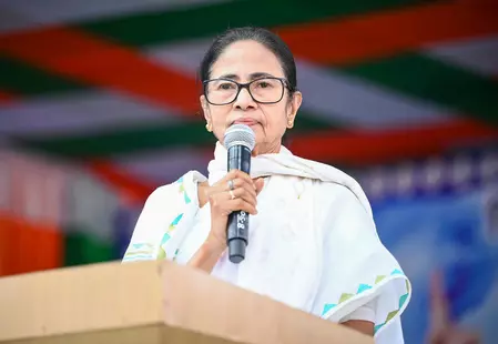 पश्चिम बंगाल : ममता बनर्जी के धार्मिक पुनर्गठन के प्रयास से चुनावी अटकलों को मिला बल पश्चिम बंगाल : ममता बनर्जी के धार्मिक पुनर्गठन के प्रयास से चुनावी अटकलों को मिला बल