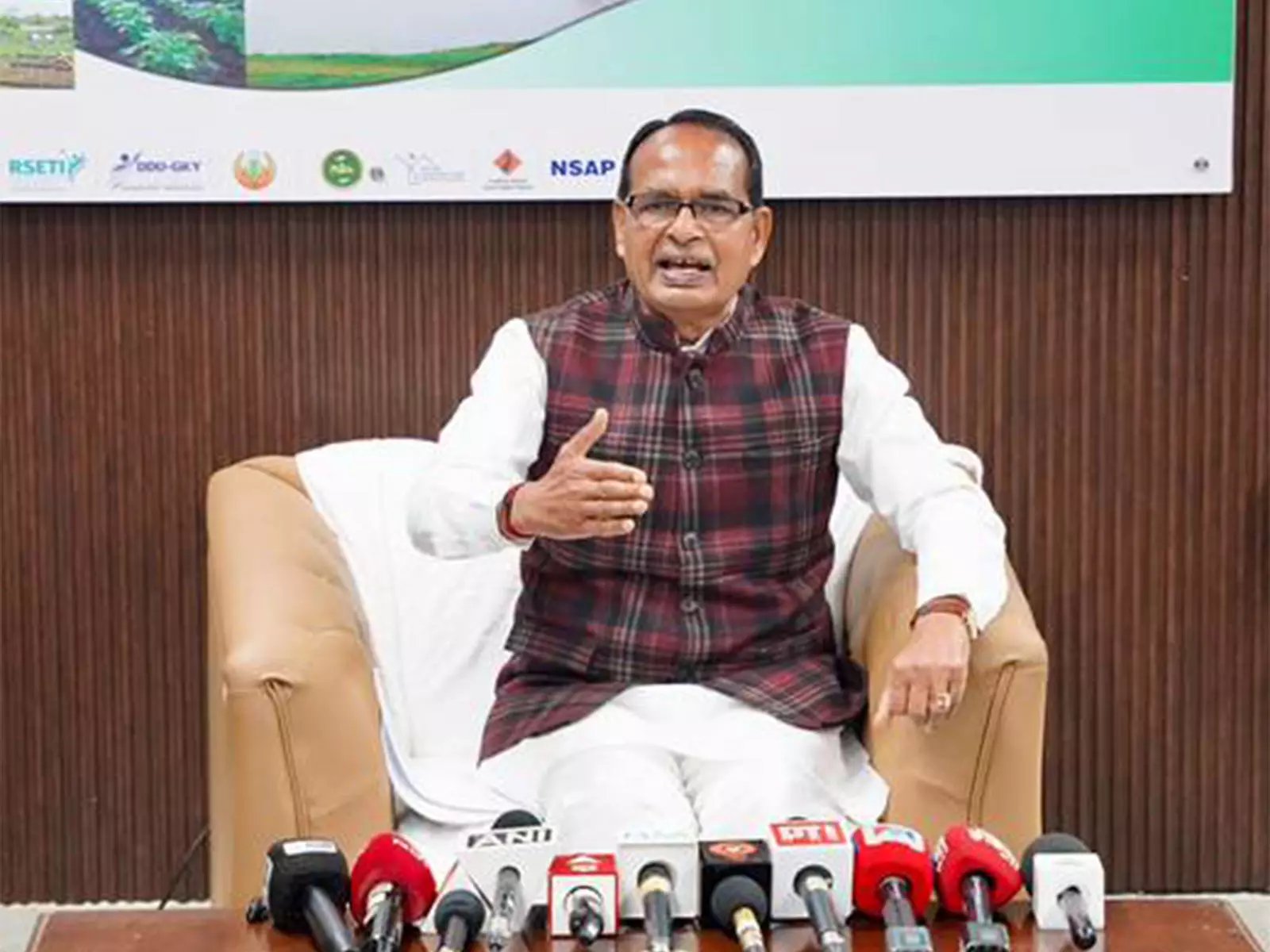 Shivraj Singh Chouhan ने प्रस्तावित बीज अधिनियम 2026 पर यह बात कही Shivraj Singh Chouhan ने प्रस्तावित बीज अधिनियम 2026 पर यह बात कही
