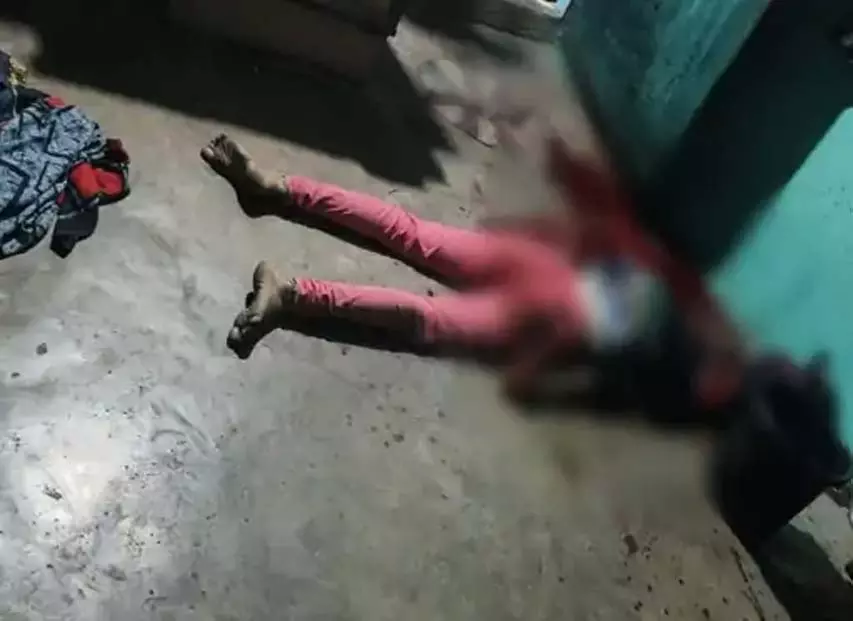 CG BREAKING: 24 वर्षीय युवती की धारदार हथियार से हत्या, जांच में जुटी पुलिस CG BREAKING: 24 वर्षीय युवती की धारदार हथियार से हत्या, जांच में जुटी पुलिस