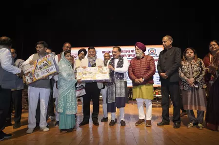प्रधानमंत्री उज्ज्वला योजना : एमसीडी के 251 कर्मचारियों को मिले फ्री एलपीजी स्टोव-सिलेंडर प्रधानमंत्री उज्ज्वला योजना : एमसीडी के 251 कर्मचारियों को मिले फ्री एलपीजी स्टोव-सिलेंडर