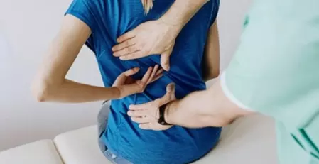 लंबे समय तक बैठने से पीठ दर्द और अकड़न की समस्या? छोटा ब्रेक देगा बड़ी राहत लंबे समय तक बैठने से पीठ दर्द और अकड़न की समस्या? छोटा ब्रेक देगा बड़ी राहत