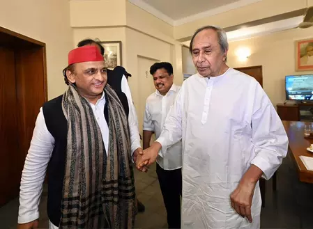 अखिलेश यादव ने बीजेडी अध्यक्ष नवीन पटनायक से की मुलाकात अखिलेश यादव ने बीजेडी अध्यक्ष नवीन पटनायक से की मुलाकात