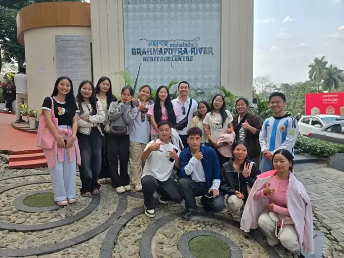 DNGC छात्रों के लिए साइंस स्टडी टूर आयोजित करता है DNGC छात्रों के लिए साइंस स्टडी टूर आयोजित करता है