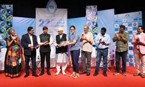 ट्रिबेनी राय ने 22वें थर्ड आई एशियन फिल्म फेस्टिवल में डॉ. वी. शांताराम डेब्यू डायरेक्टर अवॉर्ड जीता ट्रिबेनी राय ने 22वें थर्ड आई एशियन फिल्म फेस्टिवल में डॉ. वी. शांताराम डेब्यू डायरेक्टर अवॉर्ड जीता