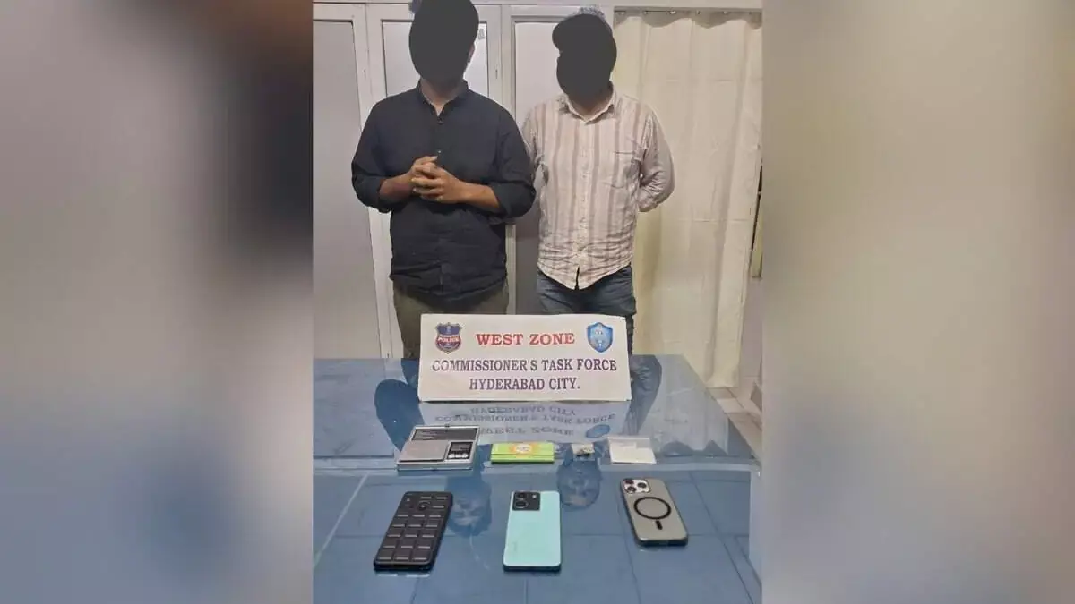 हैदराबाद के अट्टापुर में 1 लाख रुपये के ड्रग्स के साथ दो तस्कर गिरफ्तार हैदराबाद के अट्टापुर में 1 लाख रुपये के ड्रग्स के साथ दो तस्कर गिरफ्तार