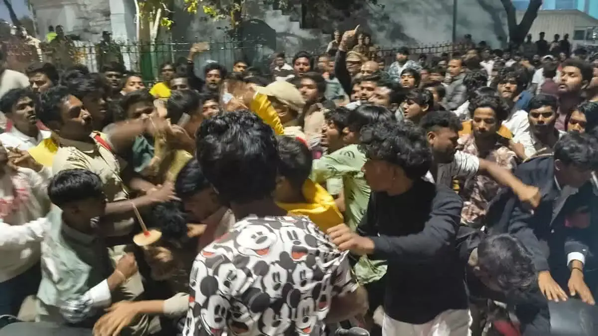 हैदराबाद के पुराने पुल हिंसा के दौरान हमला, नाबालिग ने शिकायत दर्ज कराई