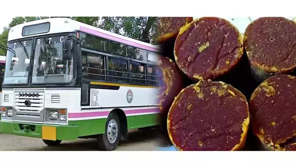 TGSRTC सम्मक्का सरलम्मा जतारा के लिए गुड़ का प्रसाद वितरित करेगी